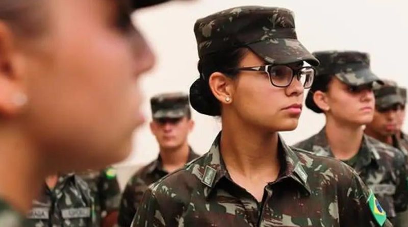 Mulheres poderão se alistar no serviço militar aos 18 anos